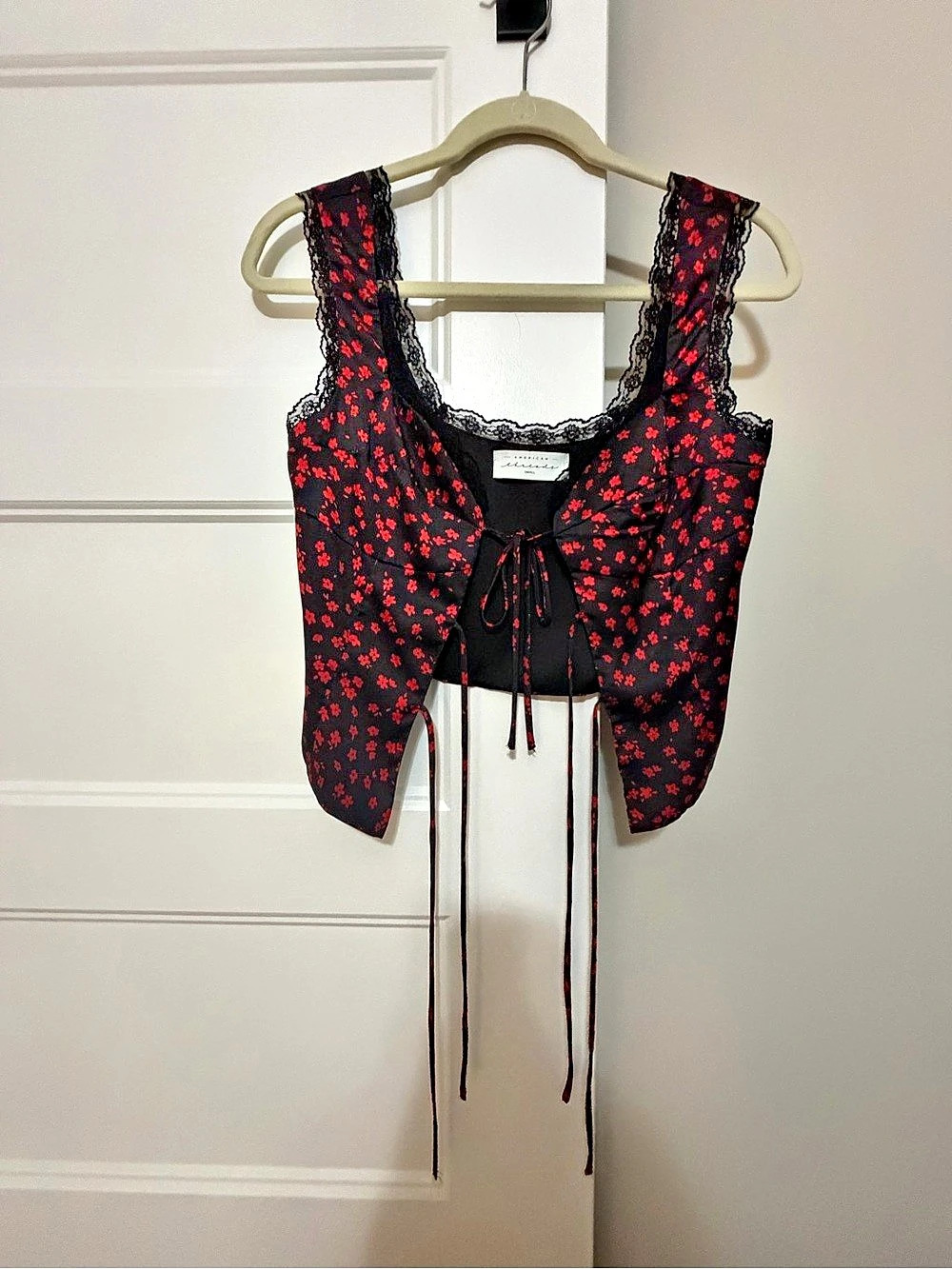 American Threads Floral Lace Trim Crop Top Black & Red Size Small